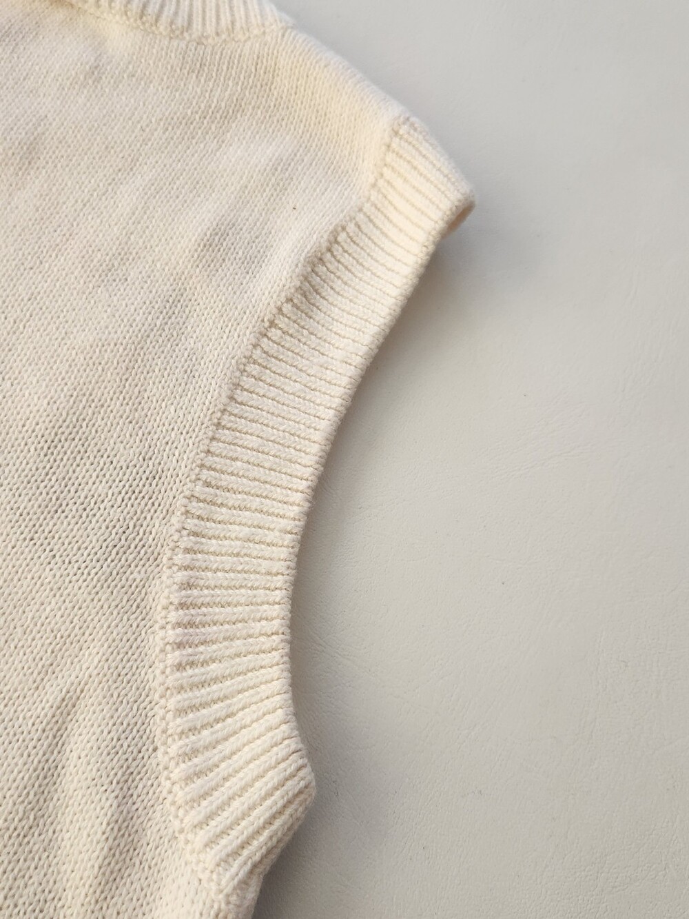 Smiley × H&M Cream Knit Sleeveless Sweater Vest with - Picture 13 of 15
